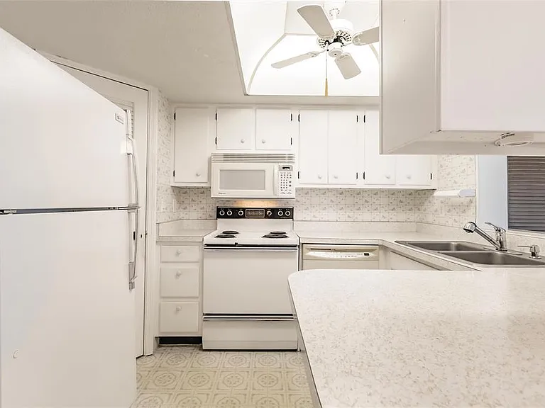 4158 Tamiami Trl #S6 — Photo 7