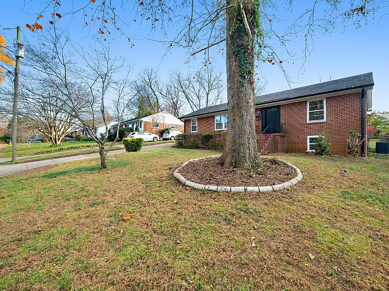 2312 Sheffield Rd — Photo 4