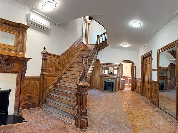 2nd image of 1000 W Franklin St #7