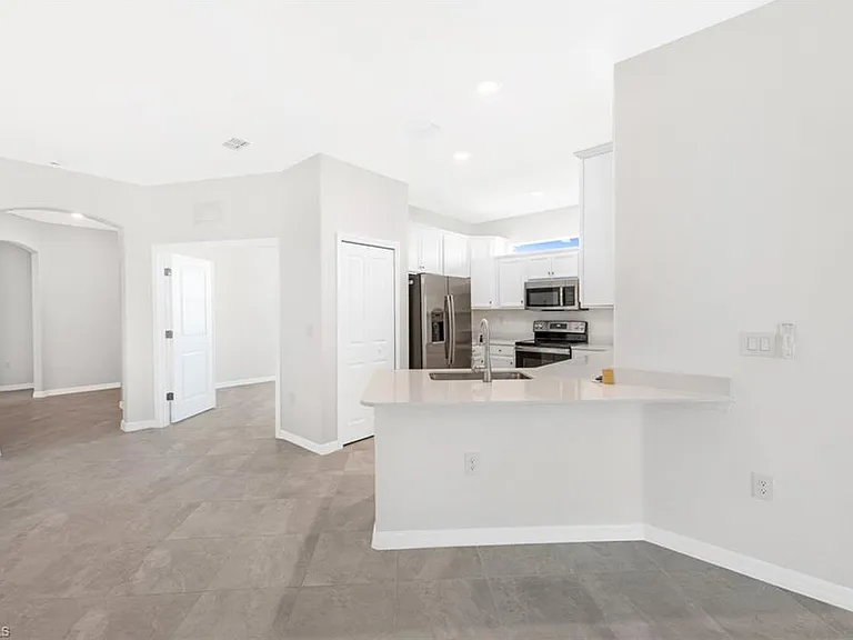 2672 Vine Ave — Photo 12