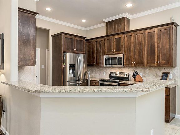 4th image of 415 Peninsula Dr