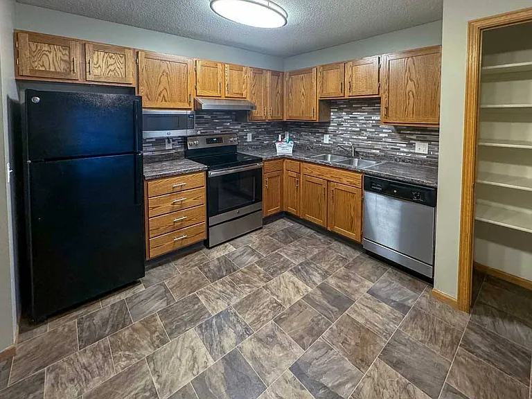 Highland View Apartments — Photo 152