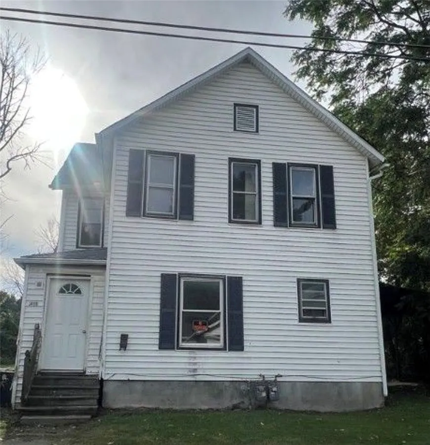 3 bed, 1.0 bath, 2528 sqft, $1,500 — Photo 1