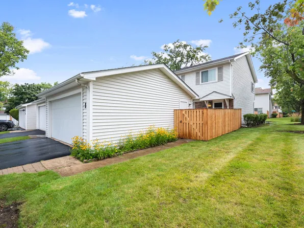 1 Bittersweet Ct, Woodridge, IL 60517