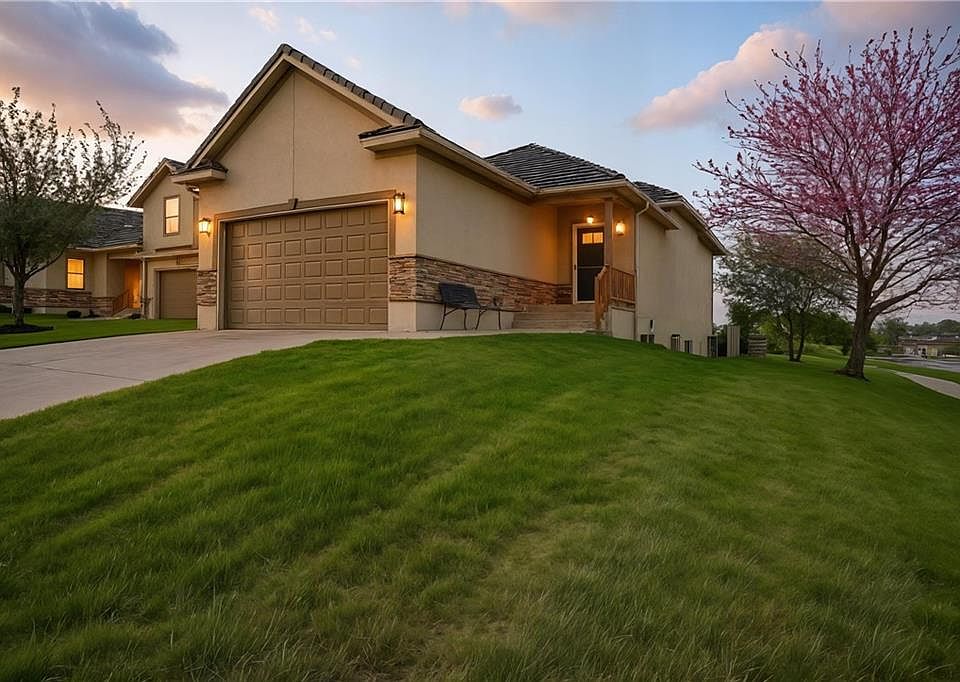 1st image of 801 NE Lone Hill Dr