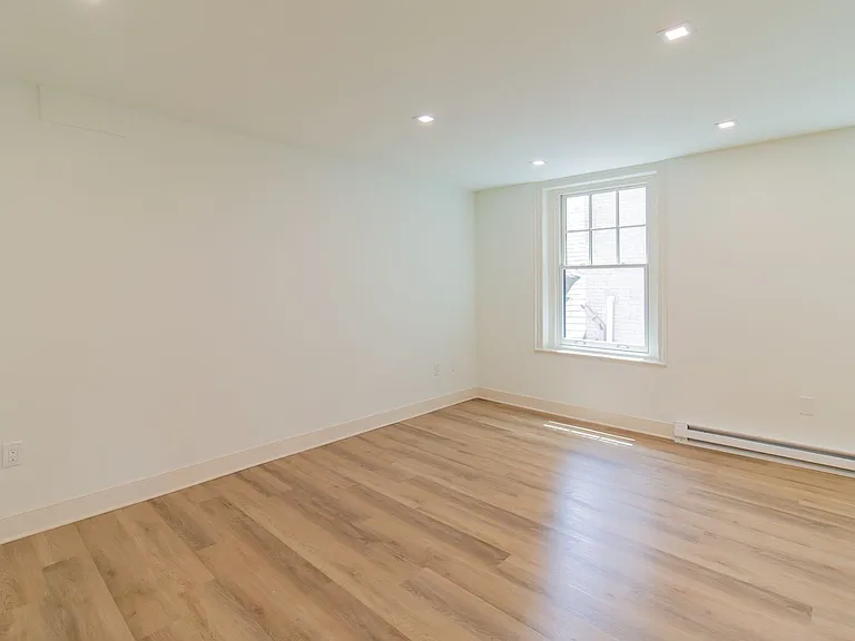 Huntington Apartments — Photo 42