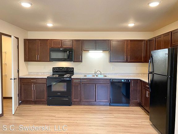 2nd image of 3500 Willow Dr #96