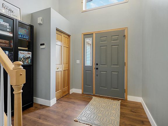 2nd image of 205 Butternut Cir