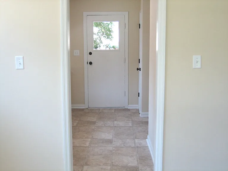2106 Robin St — Photo 2