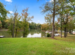 3733 Fox Valley Rd, Charlotte, NC 28278