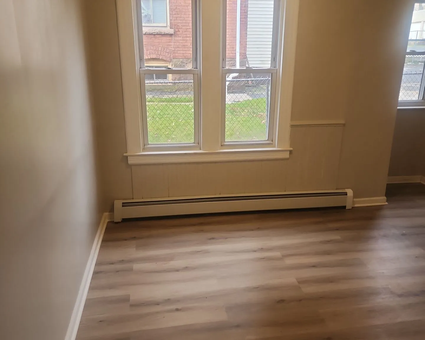 Leasing Special 1 Month Free Rent at 38 Whitmore St in Hartford — Photo 2