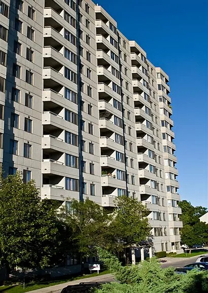 90 Highview Ave E — Photo 1