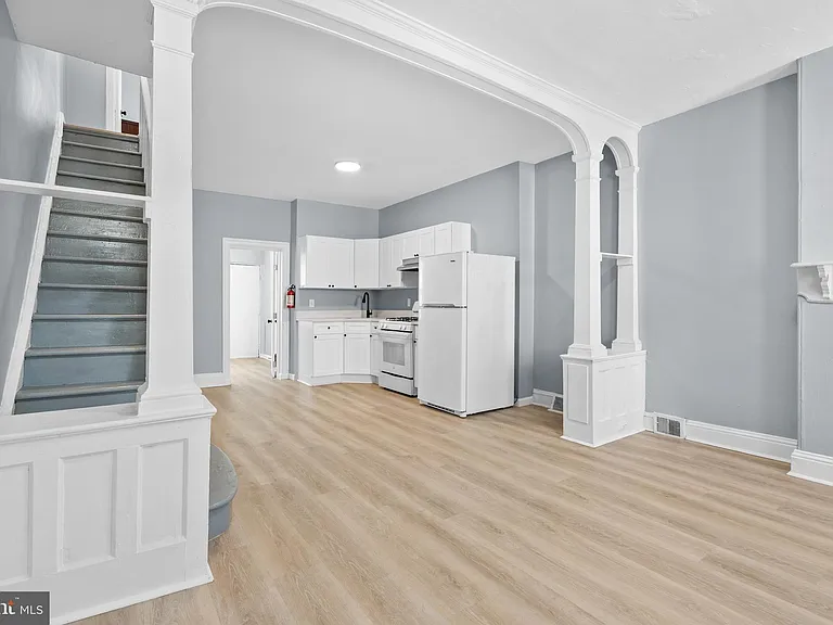 1638 W Juniata St — Photo 4