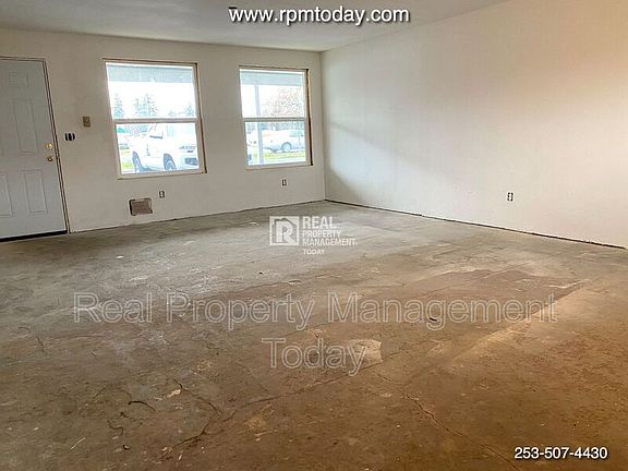 3rd image of 16607 Pacific Ave S