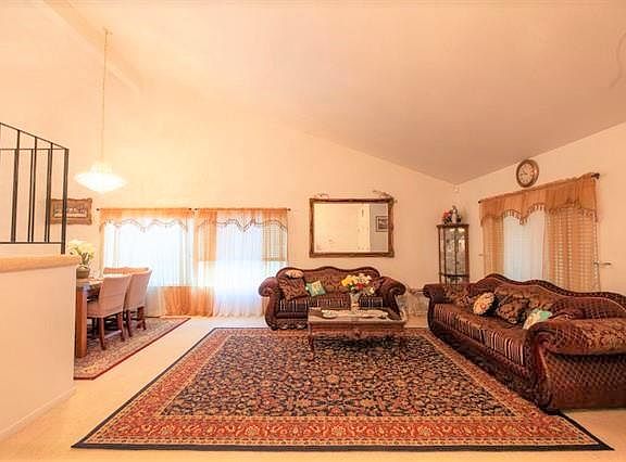 4th image of 7420 Phinney Way