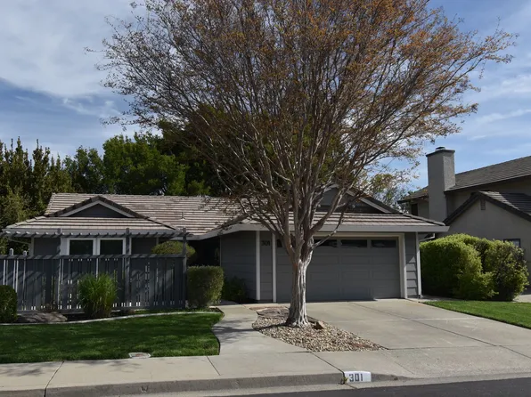 301 Willowwood Ct, Vacaville, CA 95688