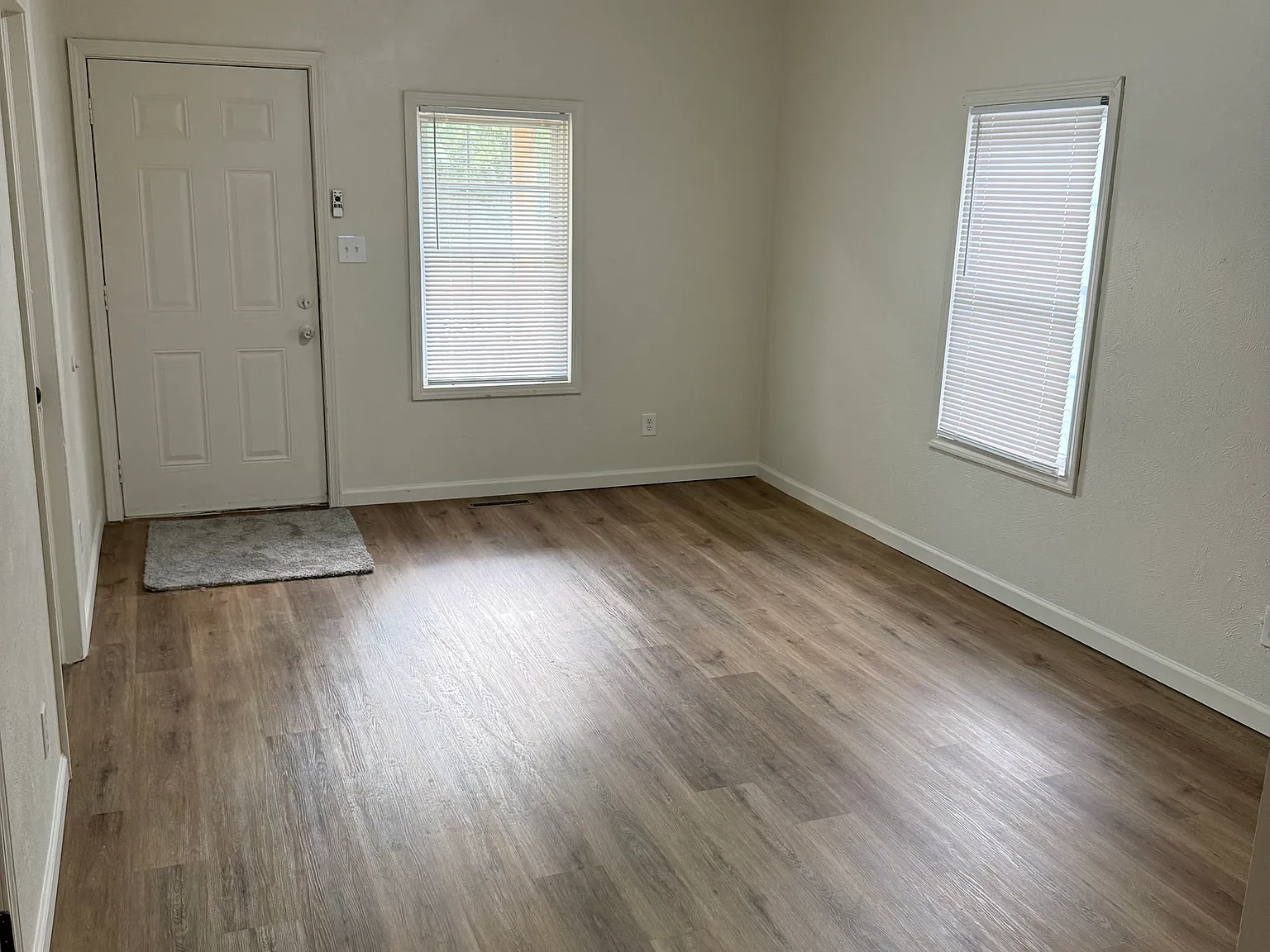 4 bed, $1,490 — Photo 3