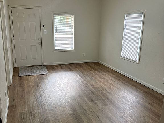 3rd image of 2332 N Ellis St
