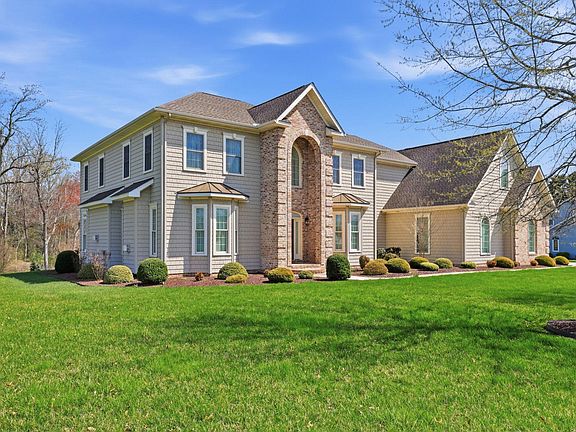 2nd image of 18 Lake Crest Dr