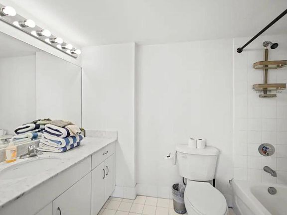 3rd image of 1200 Brickell Bay Dr