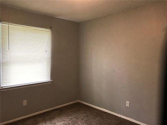 5th image of 622 Dawn Dr