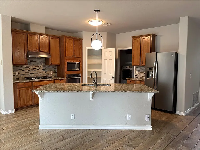 1112 Vanderbilt Cir — Photo 3