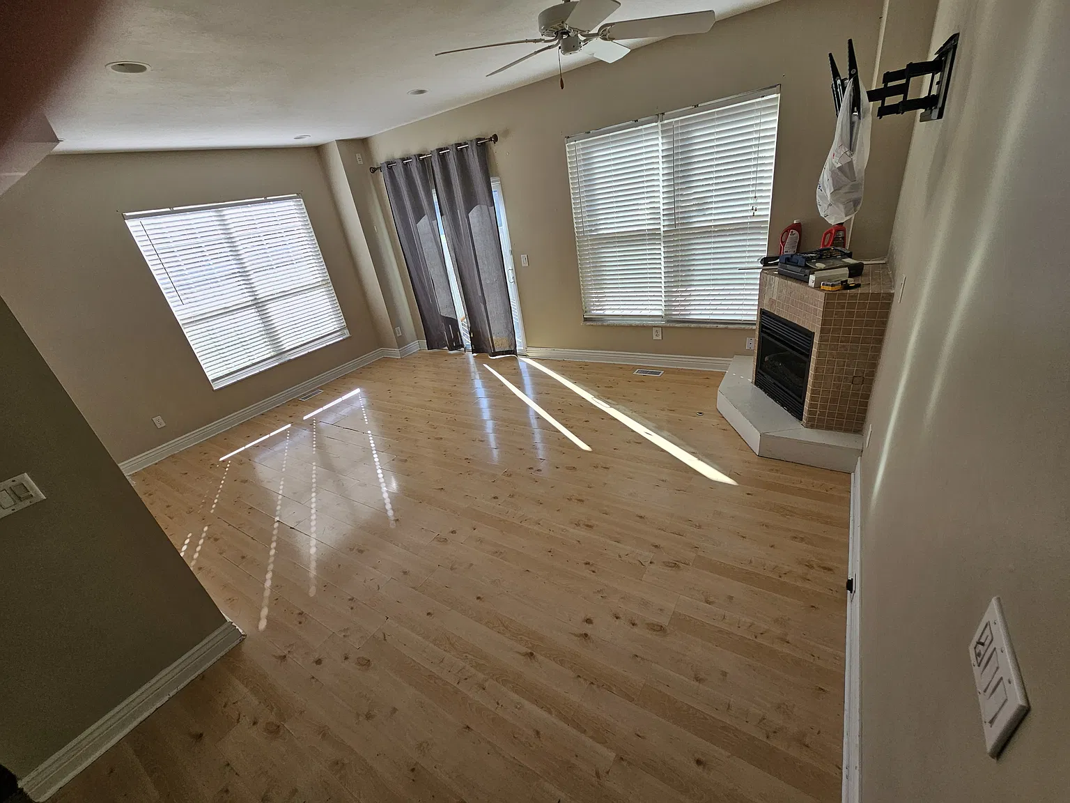 3 bed, 2.5 bath, 1526 sqft, $2,100 — Photo 4