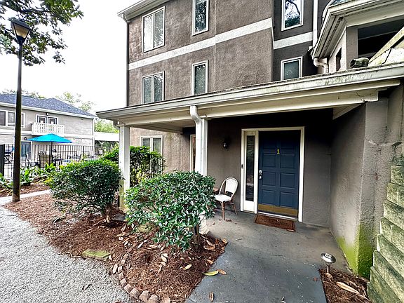 3rd image of 1 Saint Claire Ln NE
