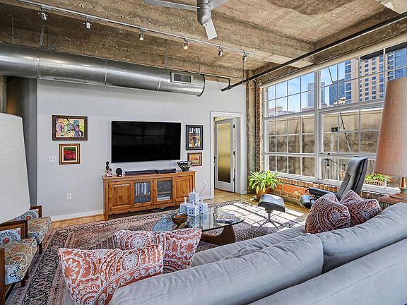 5th image of 204 Travis St APT 4E