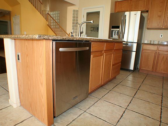 4th image of 809 Roaring Falls Ave