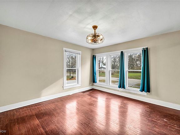 4th image of 113 Grove St