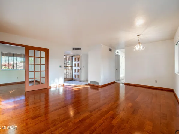 2220 S Tree Moss Ave, Tucson, AZ 85710