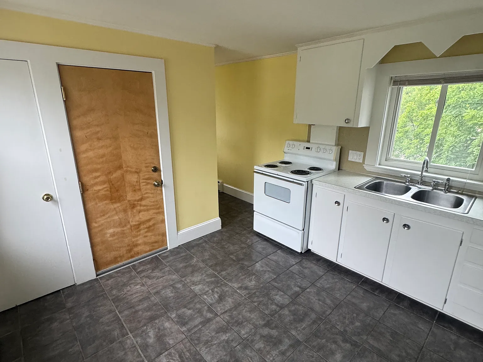 3 bed, 1625 sqft, $2,600 — Photo 3