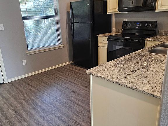 5th image of 2723 Teddy St #2B-1BA-948SQFT