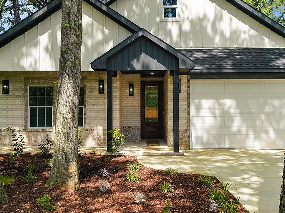 4th image of 231 E Beachwood Loop