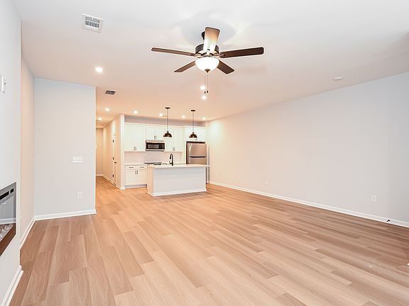 3rd image of 103 Park Ridge Cir
