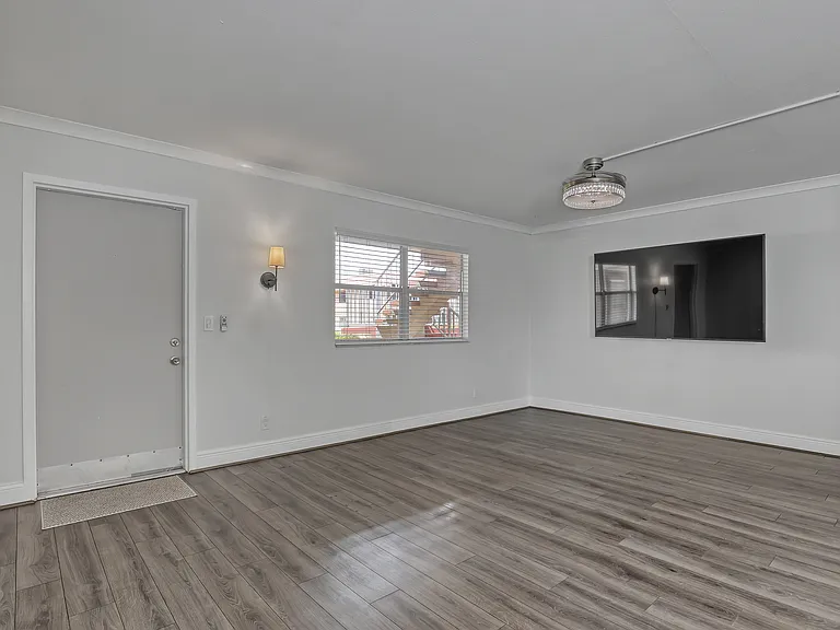 611 Saxony Park — Photo 3