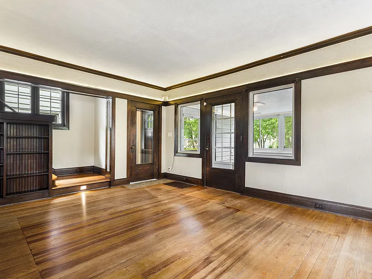 420 W Madison St — Photo 2