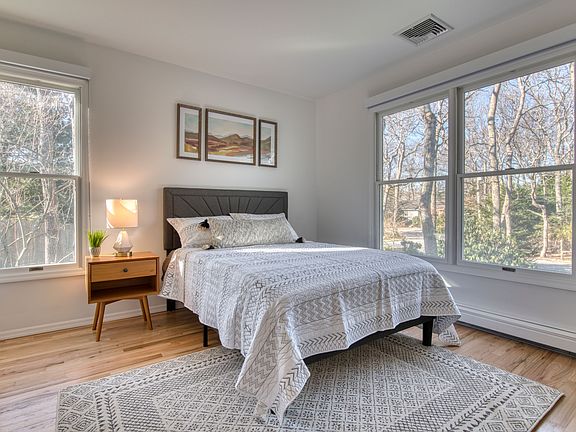 4th image of 6 Oak Ledge Ln