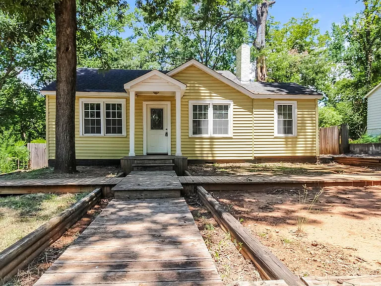 1 Hillcrest Ave — Photo 1