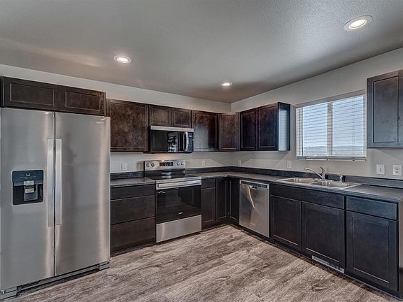 5th image of 721 Diamond Ridge Blvd