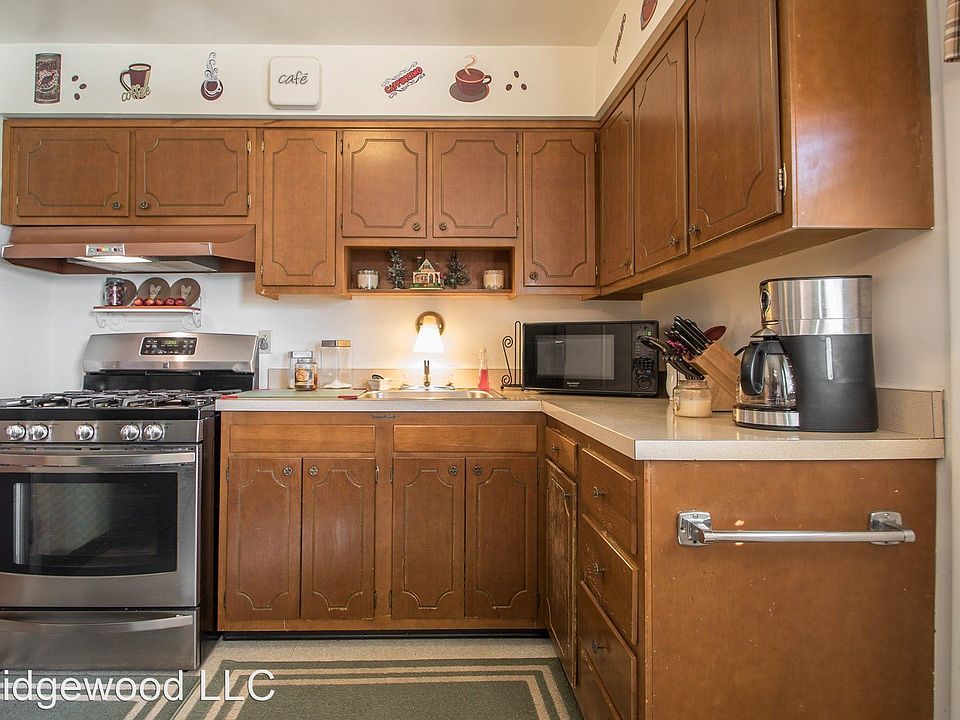 2nd image of 1027 E Home Rd APT B