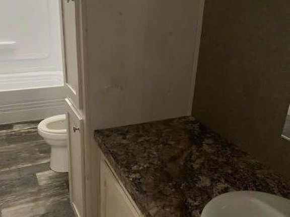 4th image of 715 W 17th St
