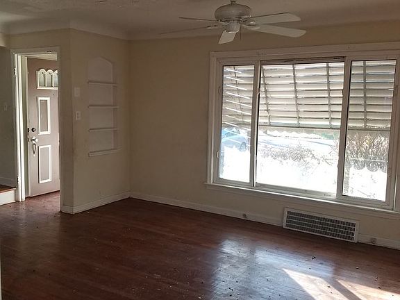 3rd image of 3389 E 147th St