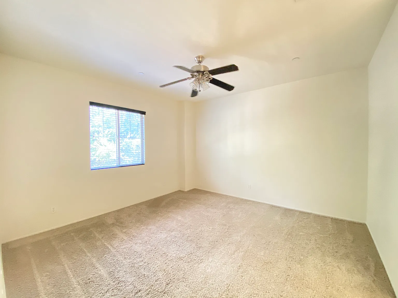 2 bed, 2.5 bath, 1341 sqft, $2,200 — Photo 2