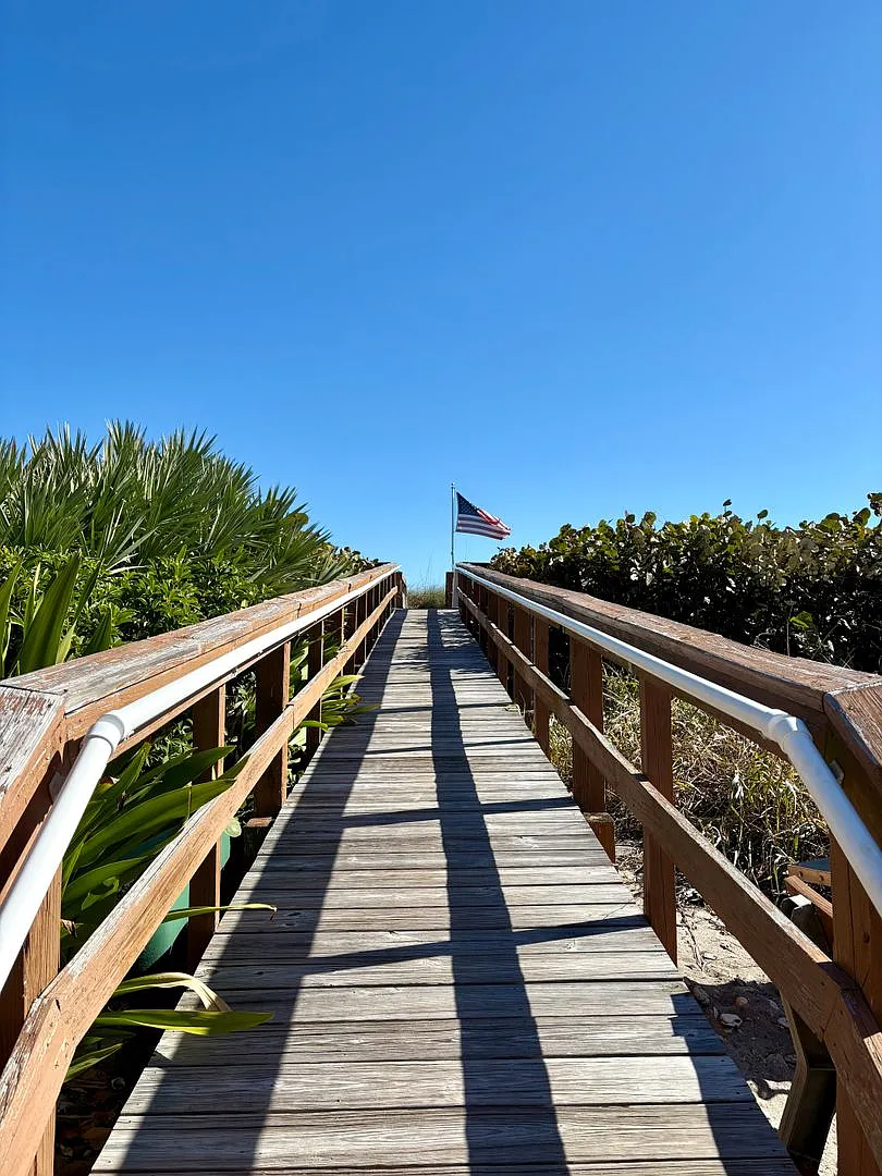 2571 NE Ocean Blvd — Photo 3