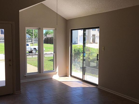 2nd image of 107 Appleoak Ave