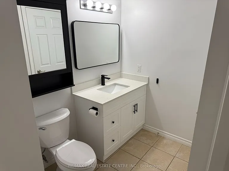 1370 Main St E #103 — Photo 11