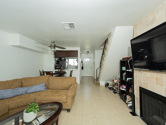4th image of 11127 Hesby St Unit 4