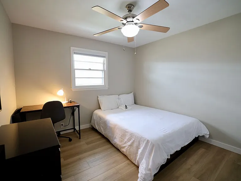 1534 N Woodburn Ave — Photo 34